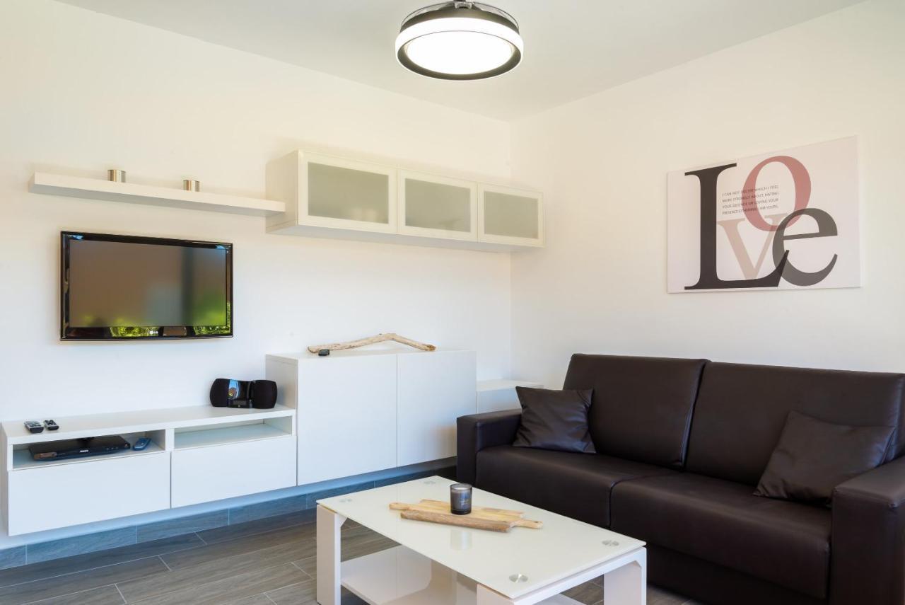 Casa Lucien - Newly Refurbished Apartment With Swimming Pool - Ideal For Couples كوراليهو المظهر الخارجي الصورة